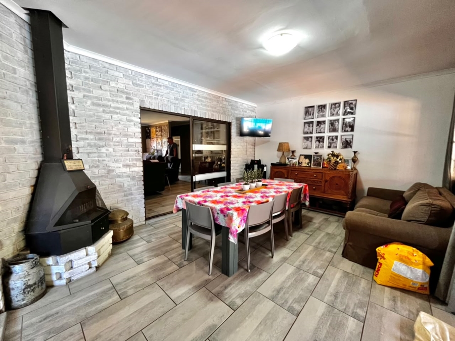 To Let 4 Bedroom Property for Rent in Cashan North West